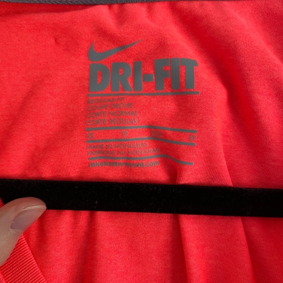 NIKE DryFit Pink Vneck XS - Picture 4 of 4